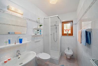 Bathroom with shower, WC and window