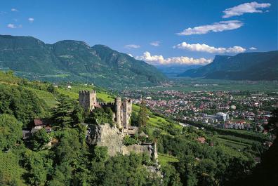 Brunnenburg in Dorf Tirol