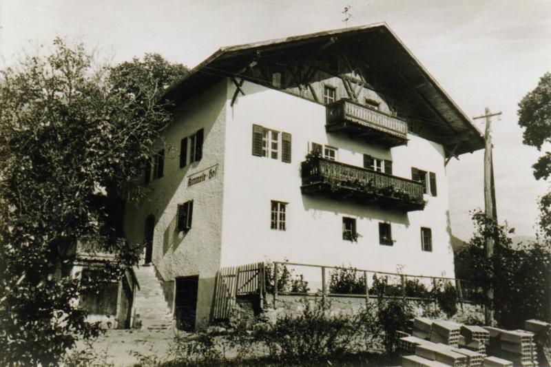 1952 | The reconstruction of the house is completed, the first guests arrive