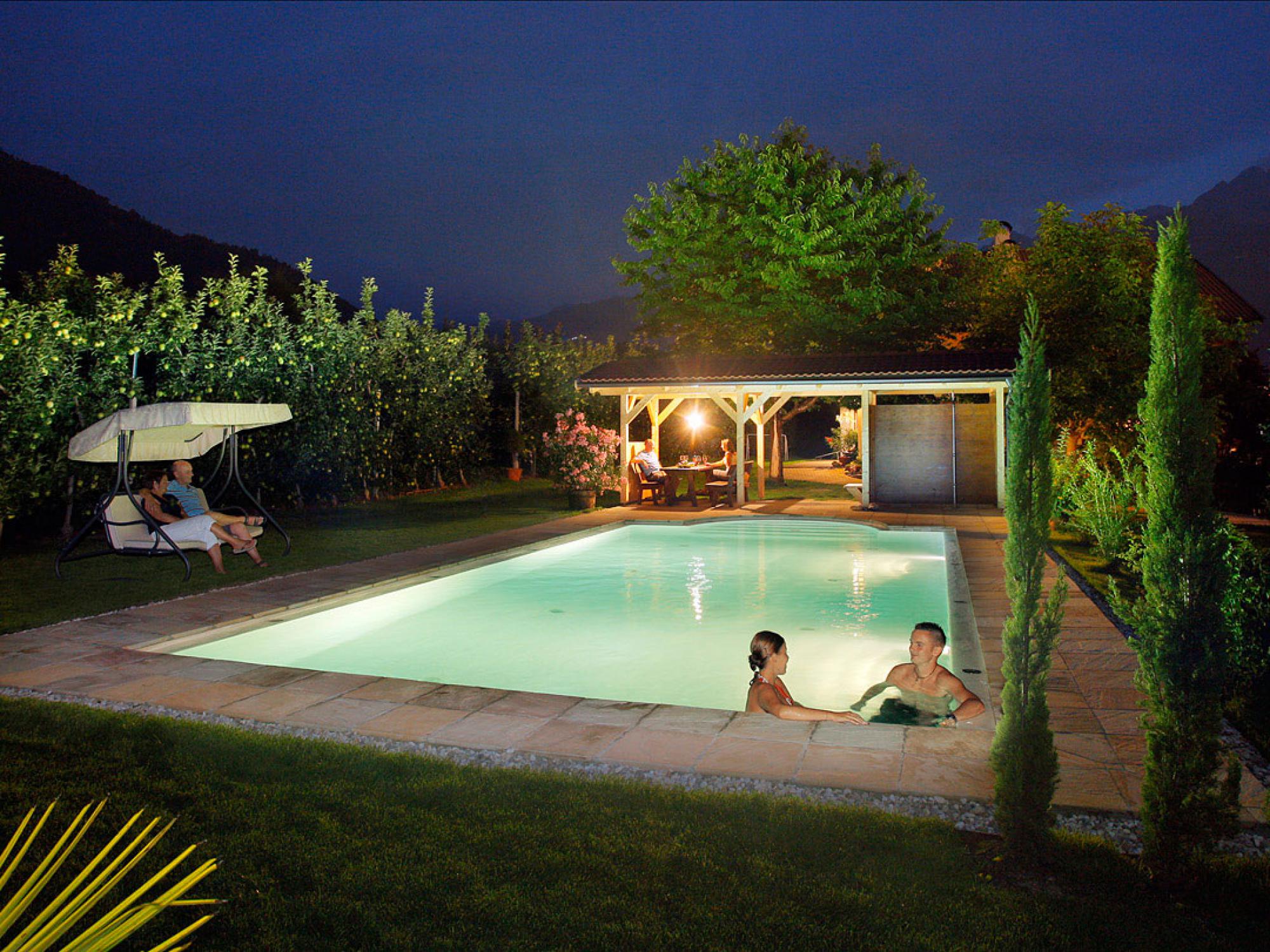 Poolside evening atmosphere at the Rimmelehof | Dorf Tirol