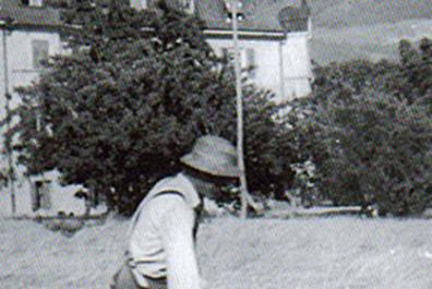 Grandad David taking in the crops | In the background, the episcopal Johanneum seminar of Tirolo